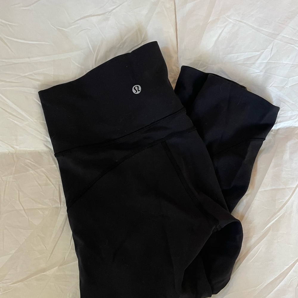Lululemon - size 4 high rise black crops
